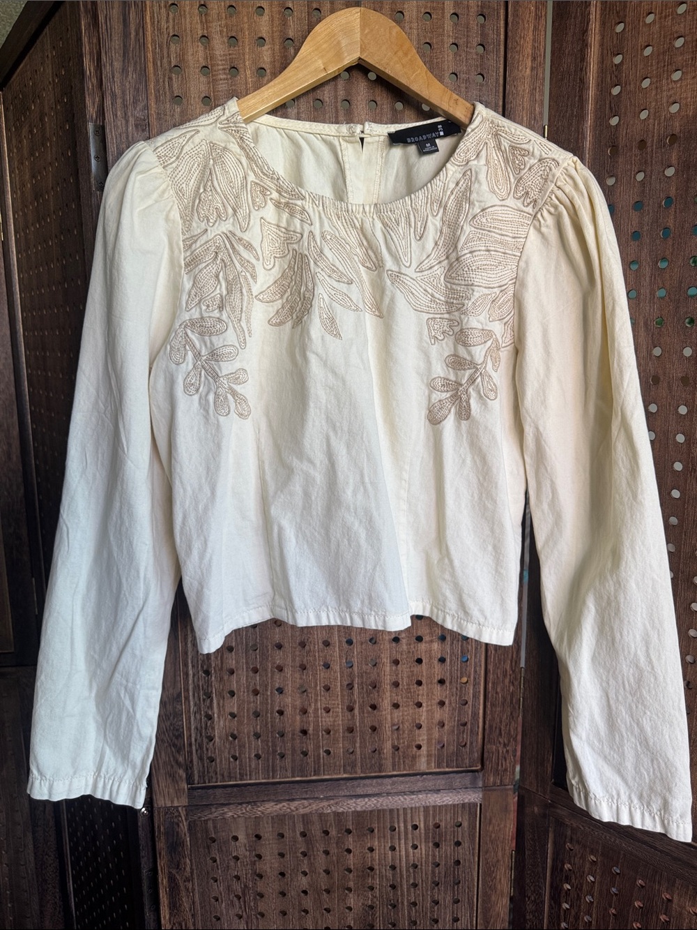 Broadway 38 Cream Embroidered Long-Sleeve Cotton Top Women’s Medium